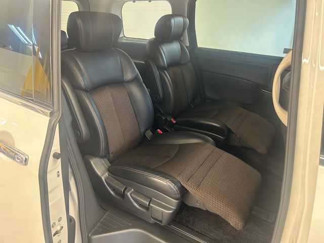 日産 エルグランド 250HWS アーバンクロム 静岡県 2012(平24)年 11.2万km ブリリアントホワイトパール (株)IDOMが運営する【じしゃロン浜松店】の自社ローン対象車両になります。こちらは現金ご利用時の価格です。自社ローンご希望の方は別途その旨お申付け下さい/〇　ナビゲーション/〇　ワンセグテレビ/〇　フリップダウンモニター/〇　全方位カメラ/〇　ウィンカーミラー/〇　プッシュスタート/〇　両側パワースライドドア/〇　ETC/〇　HID/〇　オートライト/〇　純正アルミホイール/〇　電動格納ミラー/〇　ステアリングスイッチ