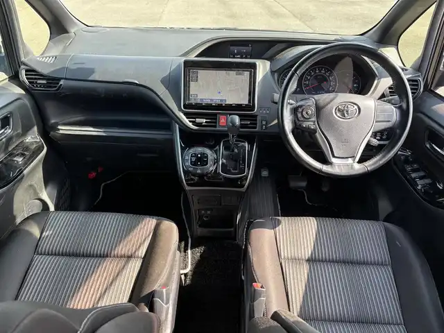 トヨタ ヴォクシー ZS 煌Ⅱ 奈良県 2020(令2)年 4.2万km イナズマスパーキングブラックガラスフレーク 純正９インチナビ　/フルセグＴＶ　/BT/CD/DVD/SD/バックカメラ　/フリップダウンモニター　/クルーズコントロール　/両側パワースライドドア　/ビルトインＥＴＣ　/前後コーナーセンサー　/ＬＥＤヘッドライト　/オートライト/オートマチックハイビーム/衝突被害軽減システム/純正16インチアルミホイール/純正フロアマット/スマートキー/ワンオーナー