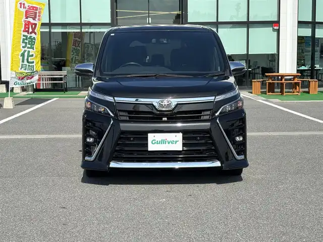 トヨタ ヴォクシー ZS 煌Ⅱ 奈良県 2020(令2)年 4.2万km イナズマスパーキングブラックガラスフレーク 純正９インチナビ　/フルセグＴＶ　/BT/CD/DVD/SD/バックカメラ　/フリップダウンモニター　/クルーズコントロール　/両側パワースライドドア　/ビルトインＥＴＣ　/前後コーナーセンサー　/ＬＥＤヘッドライト　/オートライト/オートマチックハイビーム/衝突被害軽減システム/純正16インチアルミホイール/純正フロアマット/スマートキー/ワンオーナー