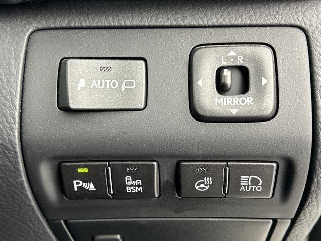 レクサス ＬＳ 600h バージョンC Iパック 愛知県 2015(平27)年 2.5万km ソニッククォーツ サンルーフ/純正ナビ/・Ｂｌｕｅｔｏｏｔｈ接続/・TV/・CD/DVD再生/・ＵＳＢ入力/ブラインドスポットモニター/レーダークルーズコントロール/バックカメラ/ステアリングヒーター/ビルトインＥＴＣ2.0/オットマン/100V充電/電動シェード/カードキーあり/純正フロアマット/純正アルミホイール/LEDオートライト・オートハイビーム/衝突被害軽減ブレーキ/ヘッドライトウォッシャー