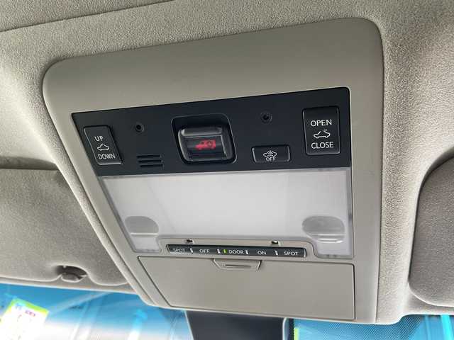 レクサス ＬＳ 600h バージョンC Iパック 愛知県 2015(平27)年 2.5万km ソニッククォーツ サンルーフ/純正ナビ/・Ｂｌｕｅｔｏｏｔｈ接続/・TV/・CD/DVD再生/・ＵＳＢ入力/ブラインドスポットモニター/レーダークルーズコントロール/バックカメラ/ステアリングヒーター/ビルトインＥＴＣ2.0/オットマン/100V充電/電動シェード/カードキーあり/純正フロアマット/純正アルミホイール/LEDオートライト・オートハイビーム/衝突被害軽減ブレーキ/ヘッドライトウォッシャー