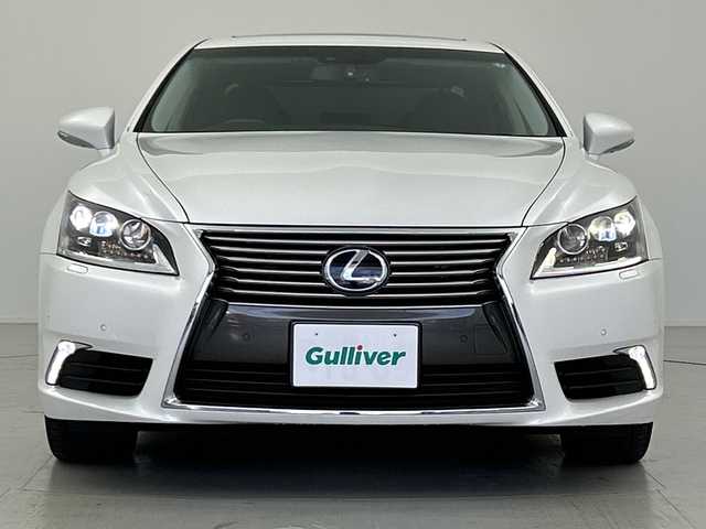 レクサス ＬＳ 600h バージョンC Iパック 愛知県 2015(平27)年 2.5万km ソニッククォーツ サンルーフ/純正ナビ/・Ｂｌｕｅｔｏｏｔｈ接続/・TV/・CD/DVD再生/・ＵＳＢ入力/ブラインドスポットモニター/レーダークルーズコントロール/バックカメラ/ステアリングヒーター/ビルトインＥＴＣ2.0/オットマン/100V充電/電動シェード/カードキーあり/純正フロアマット/純正アルミホイール/LEDオートライト・オートハイビーム/衝突被害軽減ブレーキ/ヘッドライトウォッシャー
