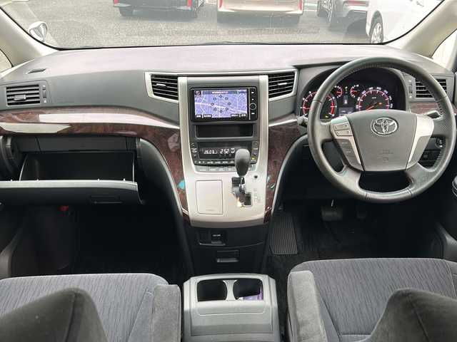 トヨタ アルファード 240S 東京都 2013(平25)年 2.7万km ホワイトパールクリスタルシャイン ワンオーナー/HDDナビ/フルセグテレビ/バックカメラ/両側パワースライドドア/ETC/プッシュスタート/後席用モニター/コーナーセンサー/横滑り防止装置/純正アルミホイール/純正フロアマット/オートキセノンライト/スマートキー/スペアキー