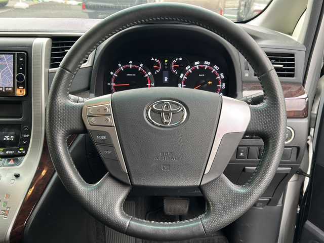 トヨタ アルファード 240S 東京都 2013(平25)年 2.7万km ホワイトパールクリスタルシャイン ワンオーナー/HDDナビ/フルセグテレビ/バックカメラ/両側パワースライドドア/ETC/プッシュスタート/後席用モニター/コーナーセンサー/横滑り防止装置/純正アルミホイール/純正フロアマット/オートキセノンライト/スマートキー/スペアキー