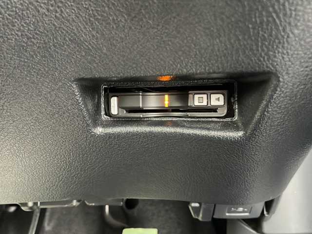 トヨタ シエンタ G クエロ 三重県 2017(平29)年 4.1万km ブラック 純正７型ナビ/バックカメラ/ETC/両側パワースライドドア/シートヒーター/レーンキープアシスト/衝突被害軽減システム/アイドリングストップ/先行車発進告知/ステアリングスイッチ/LEDヘッドライト/オートハイビーム/フォグランプ/電動格納ミラー