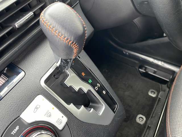 トヨタ シエンタ G クエロ 三重県 2017(平29)年 4.1万km ブラック 純正７型ナビ/バックカメラ/ETC/両側パワースライドドア/シートヒーター/レーンキープアシスト/衝突被害軽減システム/アイドリングストップ/先行車発進告知/ステアリングスイッチ/LEDヘッドライト/オートハイビーム/フォグランプ/電動格納ミラー