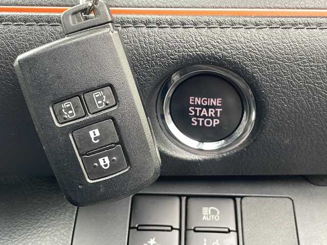 トヨタ シエンタ G クエロ 三重県 2017(平29)年 4.1万km ブラック 純正７型ナビ/バックカメラ/ETC/両側パワースライドドア/シートヒーター/レーンキープアシスト/衝突被害軽減システム/アイドリングストップ/先行車発進告知/ステアリングスイッチ/LEDヘッドライト/オートハイビーム/フォグランプ/電動格納ミラー