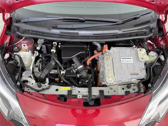 日産 ノート e－パワー メダリスト 大分県 2017(平29)年 4.6万km ガーネットレッド 純正7インチメモリナビ/(CD/DVD/BT/フルセグTV)/全方位カメラ/バックカメラ/ハーフレザーシート/インテリジェントエマージェンシーブレーキ/スマートキー/プッシュスタート/ETC/電格ミラー/ウィンカーミラー/オートライト/フォグランプ/LEDヘッドライト/レーダークルーズコントロール/デジタルインナーミラー/革巻きステアリング/ステアリングスイッチ/純正15インチアルミホイール/フロアマット