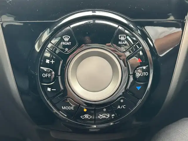日産 ノート X DIG－S 愛知県 2013(平25)年 5.3万km ラディアントレッド 純正SDナビ/ワンセグテレビ/衝突安全ボディ/サイドインパクトバー/EBD（電子制動力配分装置）/ブレーキアシスト/盗難防止装置/ABS/Wエアバック/バックカメラ/UVカットガラス/スマートキー/後席3点式シートベルト/電動格納ミラー/CVT/ドアバイザー/ETC/プッシュスタート
