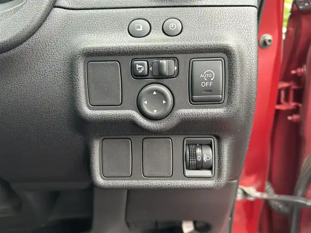 日産 ノート X DIG－S 愛知県 2013(平25)年 5.3万km ラディアントレッド 純正SDナビ/ワンセグテレビ/衝突安全ボディ/サイドインパクトバー/EBD（電子制動力配分装置）/ブレーキアシスト/盗難防止装置/ABS/Wエアバック/バックカメラ/UVカットガラス/スマートキー/後席3点式シートベルト/電動格納ミラー/CVT/ドアバイザー/ETC/プッシュスタート