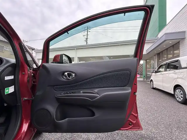 日産 ノート X DIG－S 愛知県 2013(平25)年 5.3万km ラディアントレッド 純正SDナビ/ワンセグテレビ/衝突安全ボディ/サイドインパクトバー/EBD（電子制動力配分装置）/ブレーキアシスト/盗難防止装置/ABS/Wエアバック/バックカメラ/UVカットガラス/スマートキー/後席3点式シートベルト/電動格納ミラー/CVT/ドアバイザー/ETC/プッシュスタート