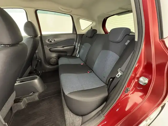 日産 ノート X DIG－S 滋賀県 2013(平25)年 5.3万km ラディアントレッド 純正SDナビ/ワンセグテレビ/衝突安全ボディ/サイドインパクトバー/EBD（電子制動力配分装置）/ブレーキアシスト/盗難防止装置/ABS/Wエアバック/バックカメラ/UVカットガラス/スマートキー/後席3点式シートベルト/電動格納ミラー/CVT/ドアバイザー/ETC/プッシュスタート