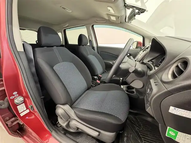 日産 ノート X DIG－S 滋賀県 2013(平25)年 5.3万km ラディアントレッド 純正SDナビ/ワンセグテレビ/衝突安全ボディ/サイドインパクトバー/EBD（電子制動力配分装置）/ブレーキアシスト/盗難防止装置/ABS/Wエアバック/バックカメラ/UVカットガラス/スマートキー/後席3点式シートベルト/電動格納ミラー/CVT/ドアバイザー/ETC/プッシュスタート