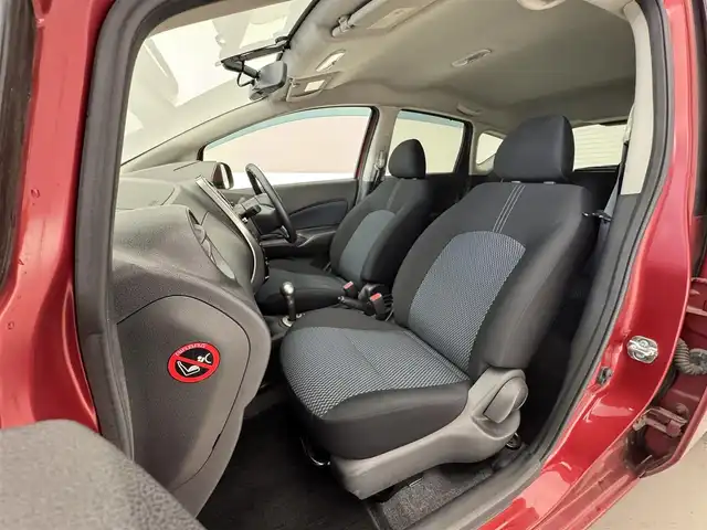 日産 ノート X DIG－S 滋賀県 2013(平25)年 5.3万km ラディアントレッド 純正SDナビ/ワンセグテレビ/衝突安全ボディ/サイドインパクトバー/EBD（電子制動力配分装置）/ブレーキアシスト/盗難防止装置/ABS/Wエアバック/バックカメラ/UVカットガラス/スマートキー/後席3点式シートベルト/電動格納ミラー/CVT/ドアバイザー/ETC/プッシュスタート