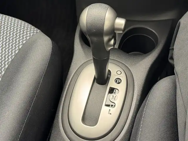 日産 ノート X DIG－S 滋賀県 2013(平25)年 5.3万km ラディアントレッド 純正SDナビ/ワンセグテレビ/衝突安全ボディ/サイドインパクトバー/EBD（電子制動力配分装置）/ブレーキアシスト/盗難防止装置/ABS/Wエアバック/バックカメラ/UVカットガラス/スマートキー/後席3点式シートベルト/電動格納ミラー/CVT/ドアバイザー/ETC/プッシュスタート