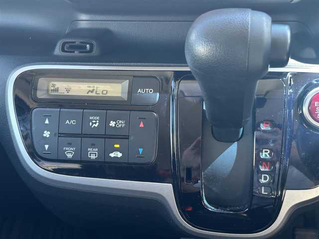 ホンダ Ｎ ＢＯＸ SSパッケージ 大阪府 2015(平27)年 5.7万km プレミアムホワイトパール ナビ　/Ｂｌｕｅｔｏｏｔｈ　/地デジ　/バックカメラ　/両側パワースライドドア　/衝突軽減ブレーキ　/ＥＴＣ　/スマートキー