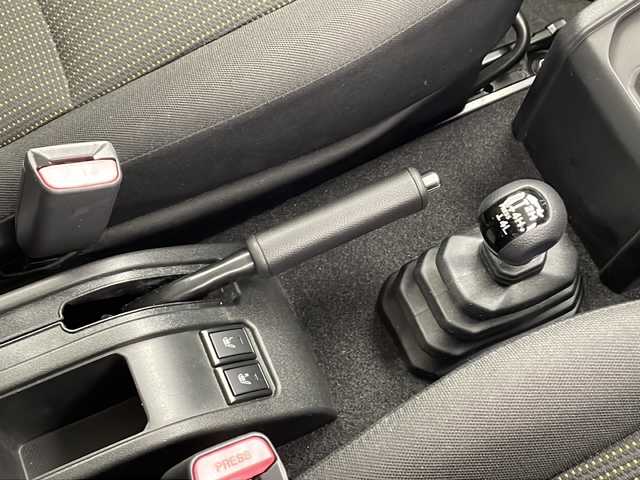 スズキ ジムニー シエラ JC 千葉県 2019(平31)年 5.1万km ブルーイッシュブラックパール3 純正SDナビ/(AM/FM/CD/DVD/SD/Bluetooth/USB/iPod)/バックカメラ/ドライブレコーダー(前方のみ)/衝突被害軽減システム/レーンキープアシスト/クルーズコントロール/ダウンヒルアシストコントロール/LEDヘッドライト/ステアリングスイッチ/シートヒーター(D＋N席)/ヒーテッドミラー/フォグランプ/純正15インチアルミホイール/純正フロアマット/オートライト/電動格納ウィンカーミラー/革巻きステアリングホイール/プッシュスタート/横滑り防止装置/エアバッグ(W+サイド+カーテン)