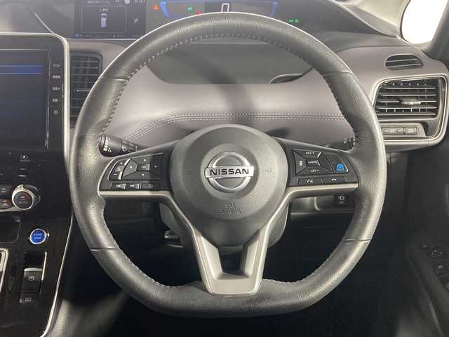 日産 セレナ e－パワー ハイウェイスター V 広島県 2021(令3)年 7.2万km ダイヤモンドブラック 純正10インチナビ/（Bluetooth/SD/CD/DVD/USB/フルセグTV)/アランドビューモニター/ビルドインETC2.0/前方ドライブレコーダー/両側パワースライドドア/日産プロパイロット/アダプティブクルーズコントロール/ブラインドスポットモニター/LEDヘッドライト/オートマチックハイビーム/フォグランプ/純正15インチアルミホイール/純正フロアマット/純正ドアバイザー/横滑り防止装置/衝突被害軽減ブレーキ/レーンキープアシスト/電動格納ミラー/プッシュスタート/スマートキー/スペアキー