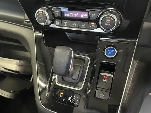 日産 セレナ e－パワー ハイウェイスター V 広島県 2021(令3)年 7.2万km ダイヤモンドブラック 純正10インチナビ/（Bluetooth/SD/CD/DVD/USB/フルセグTV)/アランドビューモニター/ビルドインETC2.0/前方ドライブレコーダー/両側パワースライドドア/日産プロパイロット/アダプティブクルーズコントロール/ブラインドスポットモニター/LEDヘッドライト/オートマチックハイビーム/フォグランプ/純正15インチアルミホイール/純正フロアマット/純正ドアバイザー/横滑り防止装置/衝突被害軽減ブレーキ/レーンキープアシスト/電動格納ミラー/プッシュスタート/スマートキー/スペアキー