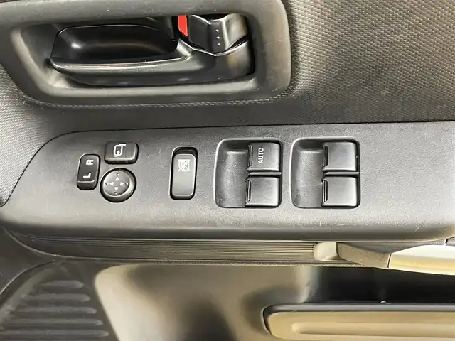 スズキ スペーシア ギア HYBRID XZターボ 大分県 2019(平31)年 7.6万km アクティブイエロー/ガンメタリック2トーン ルーフレール/衝突軽減ブレーキ/車線逸脱警報/クリアランスソナー/ストラーダナビ/・CN-RX05WD/・フルセグ/・DVD再生/・CD再生/・Blu-ray/・Bluetooth接続/・HDMI/バックカメラ/KENWOODドライブレコーダー/・DRV-320/クルーズコントロール/ETC/両側パワースライドドア/前席シートヒーター/本革巻きステアリング/パドルシフト/アイドリングストップ/リアロールサンシェード/サーキュレーター/パーソナルテーブル/オートライト/フォグライト/ウインカーミラー/純正フロアマット/ドアバイザー/プッシュスタート/スマートキー×2/取扱説明書/新車保証書