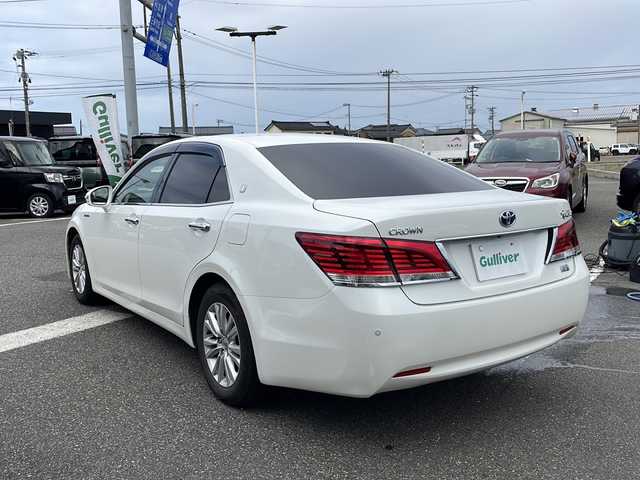 トヨタ クラウン ハイブリッド ロイヤルサルーン 新潟県 2015(平27)年 9.7万km ホワイトパールクリスタルシャイン メーカーナビ/（DTV/DVD/Bluetooth）/バックカメラ/クルーズコントロール/MTモード付AT/ステアリングスイッチ/ステアリングヒーター/パワーシート/シートヒーター/クリアランスソナー/ドライブレコーダー/フロアマット/HIDヘッドライト/フォグランプ/ウィンカーミラー/電格ミラー/ドアバイザー