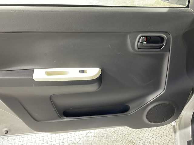 スズキ アルト L 沖縄県 2018(平30)年 4.4万km シルキーシルバーメタリック 禁煙車/衝突被害軽減ブレーキ/純正オーディオ/AM/FM/CD/AUX/パワーウィンドウ/アイドリングストップ/シートヒーターD席/純正ドアバイザー/ABS/横滑り防止装置