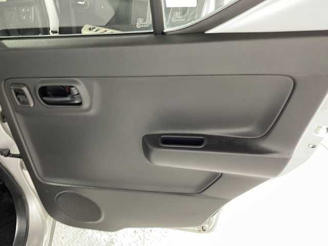 スズキ アルト L 沖縄県 2018(平30)年 4.4万km シルキーシルバーメタリック 禁煙車/衝突被害軽減ブレーキ/純正オーディオ/AM/FM/CD/AUX/パワーウィンドウ/アイドリングストップ/シートヒーターD席/純正ドアバイザー/ABS/横滑り防止装置