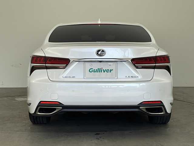 レクサス ＬＳ 500 Iパッケージ 兵庫県 2018(平30)年 5.5万km ソニッククォーツ ・純正ナビ/Bluetooth/CD/DVD/SD/USB/TV/・パノラミックビューモニター/・レクサスセーフティシステム/・プリクラッシュセーフティ/・交差点衝突回避支援/・緊急時操舵支援/・低速時加速抑制/・フロントクロストラフィックアラート/・レーンディバーチャーアラート/・レーントレーシングアシスト/・レーンチェンジアシスト/・アダプティブクルーズコントロール/・ロードサインアシスト/・発進遅れ告知機能/・ドライバー異常時対応システム/・プロアクティブドライビングアシスト/・ブラインドスポットモニター/・革巻きステアリング/・ステアリングスイッチ/・ステアリングヒーター/・パドルシフト/・MTモード付AT/・ヘッドアップディスプレイ/・パワーバックドア/・電子パーキングブレーキ/・オートブレーキ/・革シート/・前席パワーシート（メモリー付き）/・前席シートヒーター/・前席エアシート/・純正フロアマット/・LEDヘッドライト/・純正19インチアルミホイール/・前方ドライブレコーダー/・ビルトインETC2.0/・スマートキー/・スペアキー/・取扱説明書/・保証書