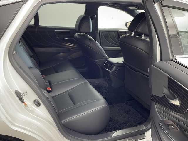 レクサス ＬＳ 500 Iパッケージ 兵庫県 2018(平30)年 5.5万km ソニッククォーツ ・純正ナビ/Bluetooth/CD/DVD/SD/USB/TV/・パノラミックビューモニター/・レクサスセーフティシステム/・プリクラッシュセーフティ/・交差点衝突回避支援/・緊急時操舵支援/・低速時加速抑制/・フロントクロストラフィックアラート/・レーンディバーチャーアラート/・レーントレーシングアシスト/・レーンチェンジアシスト/・アダプティブクルーズコントロール/・ロードサインアシスト/・発進遅れ告知機能/・ドライバー異常時対応システム/・プロアクティブドライビングアシスト/・ブラインドスポットモニター/・革巻きステアリング/・ステアリングスイッチ/・ステアリングヒーター/・パドルシフト/・MTモード付AT/・ヘッドアップディスプレイ/・パワーバックドア/・電子パーキングブレーキ/・オートブレーキ/・革シート/・前席パワーシート（メモリー付き）/・前席シートヒーター/・前席エアシート/・純正フロアマット/・LEDヘッドライト/・純正19インチアルミホイール/・前方ドライブレコーダー/・ビルトインETC2.0/・スマートキー/・スペアキー/・取扱説明書/・保証書