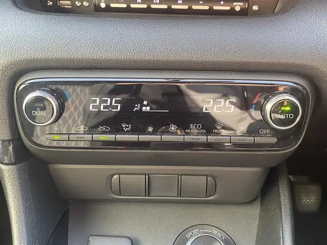 トヨタ ＧＲヤリス RC 熊本県 2023(令5)年 1.2万km スーパーホワイトⅡ 社外オーディオ/・AUX/USB/アイドリングストップ/横滑り防止機能/革巻きステアリング/・ステアリングリモコン/オートライト/・LEDライト/・フォグランプ/・ヘッドライトレベライザー/電動格納ミラー/・ウィンカーミラー/ETC/純正フロアマット/純正アルミホイール/リモコンキー/・スペアキー2本（板キー）