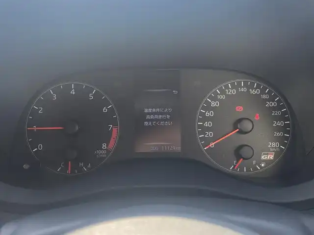 トヨタ ＧＲヤリス RC 熊本県 2023(令5)年 1.2万km スーパーホワイトⅡ 社外オーディオ/・AUX/USB/アイドリングストップ/横滑り防止機能/革巻きステアリング/・ステアリングリモコン/オートライト/・LEDライト/・フォグランプ/・ヘッドライトレベライザー/電動格納ミラー/・ウィンカーミラー/ETC/純正フロアマット/純正アルミホイール/リモコンキー/・スペアキー2本（板キー）