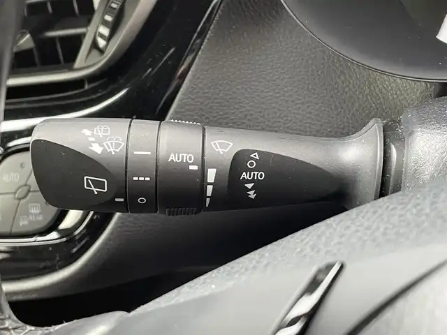 トヨタ Ｃ－ＨＲ G LEDエディション 佐賀県 2018(平30)年 13.3万km ブラックマイカ フルモデリスタ/トヨタセーフティセンス/・プリクラッシュセーフティ/・レーダークルーズコントロール/・レーンディパーチャーアラート/・オートマチックハイビーム/クリアランスソナー/ブラインドスポットモニター/純正9型ナビ/・バックカメラ/・フルセグTV/BT/CD/DVD/ハーフレザーシート/シートヒーター/純正18インチAW/LEDヘッドライト/フォグランプ/オートライト/ETC/社外ドラレコ/電動パーキングスイッチ/GPSレーダー探知機/トノカバー/スペアキー×1/取扱説明書/保証書