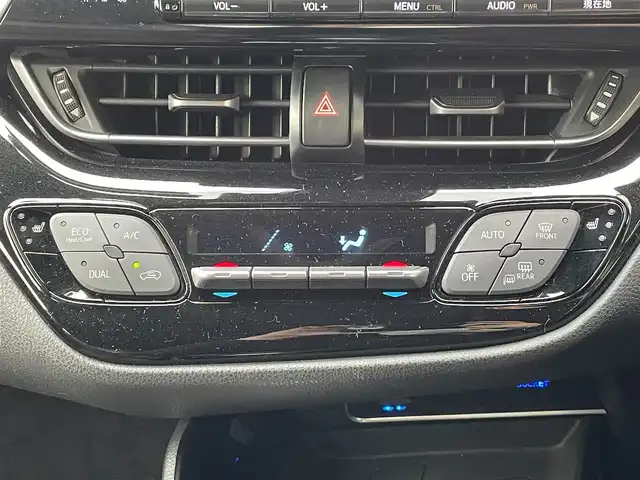 トヨタ Ｃ－ＨＲ G LEDエディション 佐賀県 2018(平30)年 13.3万km ブラックマイカ フルモデリスタ/トヨタセーフティセンス/・プリクラッシュセーフティ/・レーダークルーズコントロール/・レーンディパーチャーアラート/・オートマチックハイビーム/クリアランスソナー/ブラインドスポットモニター/純正9型ナビ/・バックカメラ/・フルセグTV/BT/CD/DVD/ハーフレザーシート/シートヒーター/純正18インチAW/LEDヘッドライト/フォグランプ/オートライト/ETC/社外ドラレコ/電動パーキングスイッチ/GPSレーダー探知機/トノカバー/スペアキー×1/取扱説明書/保証書