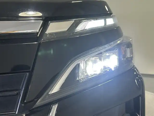 トヨタ ヴォクシー ハイブリッド ZS 愛知県 2017(平29)年 5.8万km ブラック 純正９インチナビ　/（AM/FM/CD・DVD再生/SD/Bluetooth/フルセグTV)/トヨタセーフティセンス　/　　プリクラッシュセーフティ/　　レーンディパーチャーアラート/　　オートマチックハイビーム/ビルトインＥＴＣ　/片側パワースライドドア　/シートヒーター　/バックカメラ　/クルーズコントロール　/ＵＳＢ接続　/車線逸脱警報　/純正フロアマット