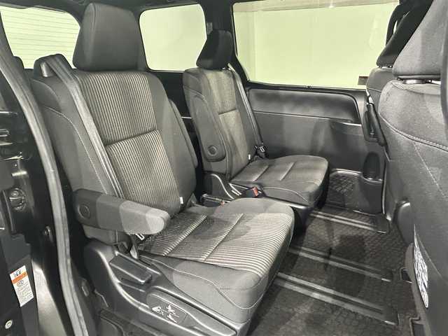 トヨタ ヴォクシー ハイブリッド ZS 愛知県 2017(平29)年 5.8万km ブラック 純正９インチナビ　/（AM/FM/CD・DVD再生/SD/Bluetooth/フルセグTV)/トヨタセーフティセンス　/　　プリクラッシュセーフティ/　　レーンディパーチャーアラート/　　オートマチックハイビーム/ビルトインＥＴＣ　/片側パワースライドドア　/シートヒーター　/バックカメラ　/クルーズコントロール　/ＵＳＢ接続　/車線逸脱警報　/純正フロアマット