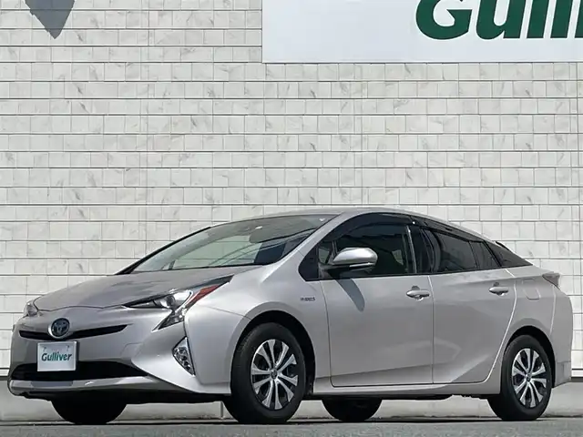 トヨタ プリウス S 岩手県 2016(平28)年 5.8万km スティールブロンドM 禁煙車/４WD/トヨタセーフティセンス/純正ディーラーOPナビ/→フルセグTV/BT/CD/DVD/バックカメラ/プリクラッシュセーフティ/横滑り防止装置/レーダークルーズコントロール/レーンキープアシスト/リアコーナーセンサー/前後ドライブレコーダー/ビルトインETC/革巻きステアリング/ステアリングスイッチ/プッシュスタート/スマートキー/LEDヘッドライト/オートライト/フォグランプ/電動格納ミラー/ウィンカーミラー/純正フロアマット/ドアバイザー