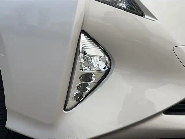 トヨタ プリウス S 岩手県 2016(平28)年 5.8万km スティールブロンドM 禁煙車/４WD/トヨタセーフティセンス/純正ディーラーOPナビ/→フルセグTV/BT/CD/DVD/バックカメラ/プリクラッシュセーフティ/横滑り防止装置/レーダークルーズコントロール/レーンキープアシスト/リアコーナーセンサー/前後ドライブレコーダー/ビルトインETC/革巻きステアリング/ステアリングスイッチ/プッシュスタート/スマートキー/LEDヘッドライト/オートライト/フォグランプ/電動格納ミラー/ウィンカーミラー/純正フロアマット/ドアバイザー