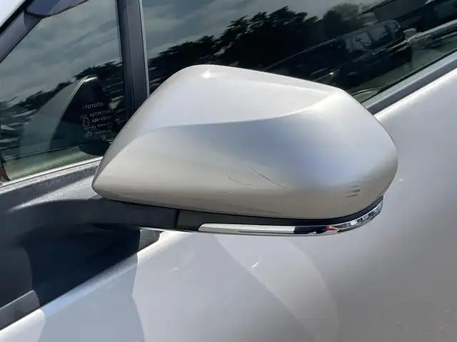 トヨタ プリウス S 岩手県 2016(平28)年 5.8万km スティールブロンドM 禁煙車/４WD/トヨタセーフティセンス/純正ディーラーOPナビ/→フルセグTV/BT/CD/DVD/バックカメラ/プリクラッシュセーフティ/横滑り防止装置/レーダークルーズコントロール/レーンキープアシスト/リアコーナーセンサー/前後ドライブレコーダー/ビルトインETC/革巻きステアリング/ステアリングスイッチ/プッシュスタート/スマートキー/LEDヘッドライト/オートライト/フォグランプ/電動格納ミラー/ウィンカーミラー/純正フロアマット/ドアバイザー