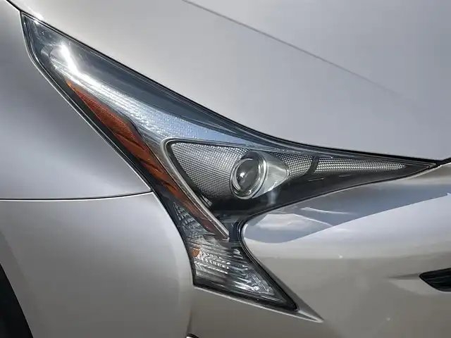 トヨタ プリウス S 岩手県 2016(平28)年 5.8万km スティールブロンドM 禁煙車/４WD/トヨタセーフティセンス/純正ディーラーOPナビ/→フルセグTV/BT/CD/DVD/バックカメラ/プリクラッシュセーフティ/横滑り防止装置/レーダークルーズコントロール/レーンキープアシスト/リアコーナーセンサー/前後ドライブレコーダー/ビルトインETC/革巻きステアリング/ステアリングスイッチ/プッシュスタート/スマートキー/LEDヘッドライト/オートライト/フォグランプ/電動格納ミラー/ウィンカーミラー/純正フロアマット/ドアバイザー
