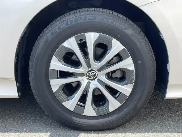 トヨタ プリウス S 岩手県 2016(平28)年 5.8万km スティールブロンドM 禁煙車/４WD/トヨタセーフティセンス/純正ディーラーOPナビ/→フルセグTV/BT/CD/DVD/バックカメラ/プリクラッシュセーフティ/横滑り防止装置/レーダークルーズコントロール/レーンキープアシスト/リアコーナーセンサー/前後ドライブレコーダー/ビルトインETC/革巻きステアリング/ステアリングスイッチ/プッシュスタート/スマートキー/LEDヘッドライト/オートライト/フォグランプ/電動格納ミラー/ウィンカーミラー/純正フロアマット/ドアバイザー