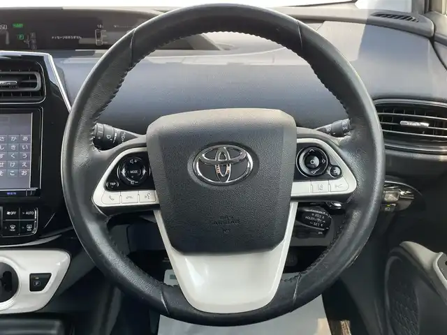 トヨタ プリウス S 岩手県 2016(平28)年 5.8万km スティールブロンドM 禁煙車/４WD/トヨタセーフティセンス/純正ディーラーOPナビ/→フルセグTV/BT/CD/DVD/バックカメラ/プリクラッシュセーフティ/横滑り防止装置/レーダークルーズコントロール/レーンキープアシスト/リアコーナーセンサー/前後ドライブレコーダー/ビルトインETC/革巻きステアリング/ステアリングスイッチ/プッシュスタート/スマートキー/LEDヘッドライト/オートライト/フォグランプ/電動格納ミラー/ウィンカーミラー/純正フロアマット/ドアバイザー