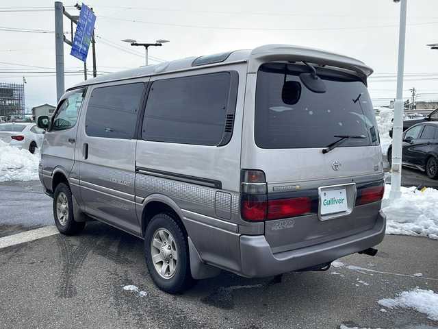 トヨタ ハイエース スーパーカスタム G 新潟県 1996(平8)年 8.3万km シルバーⅡ 4WD/社外ナビ（HDV-770）/（AM/FM/地デジ）/ICEBOX/COOLBOX/ムーンルーフ/純正15インチAW/3列シート/パワーステアリング/パワーウィンドウ/電悪ミラー/ドアバイザー/夏タイヤ積載