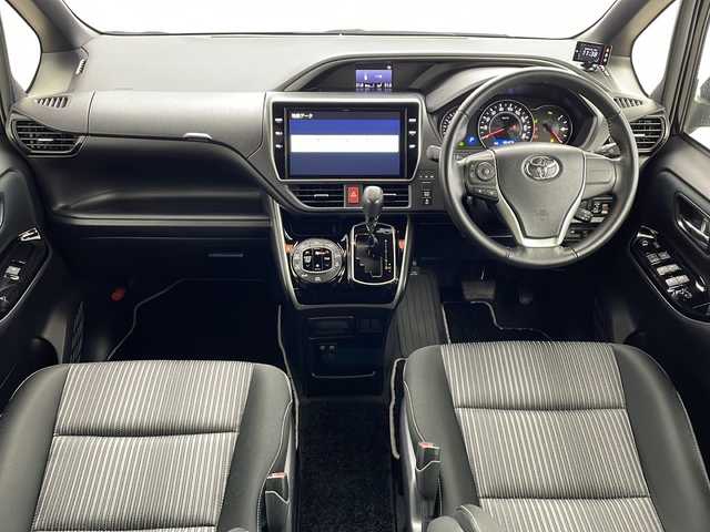 トヨタ ヴォクシー ZS 煌Ⅱ 鹿児島県 2020(令2)年 4.6万km ブラック 純正10インチSDナビ/（Bluetooth/フルセグTV/FM/AM/CD/DVD）/純正フリップダウンモニター/バックカメラ/両側パワースライドドア/社外前後ドライブレコーダー/ビルトインETC/オートライト/オートマチックハイビーム/LEDヘッドライト/前後コーナーセンサー/純正フロアマット/ドアバイザー/クルーズコントロール/スマートキー/プッシュスタート