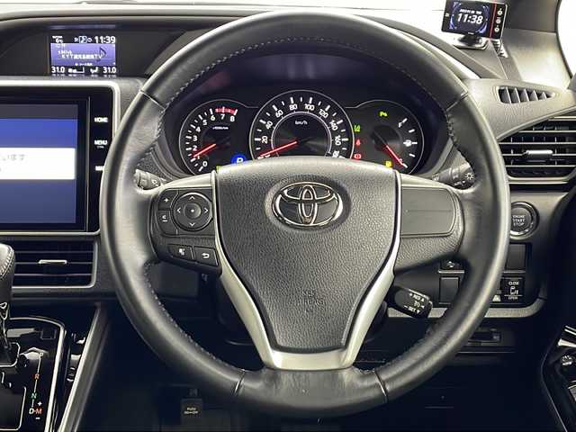トヨタ ヴォクシー ZS 煌Ⅱ 鹿児島県 2020(令2)年 4.6万km ブラック 純正10インチSDナビ/（Bluetooth/フルセグTV/FM/AM/CD/DVD）/純正フリップダウンモニター/バックカメラ/両側パワースライドドア/社外前後ドライブレコーダー/ビルトインETC/オートライト/オートマチックハイビーム/LEDヘッドライト/前後コーナーセンサー/純正フロアマット/ドアバイザー/クルーズコントロール/スマートキー/プッシュスタート