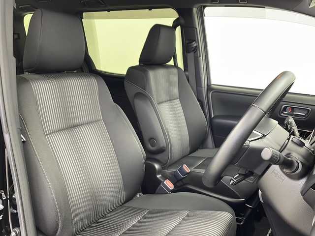 トヨタ ヴォクシー ZS 煌Ⅱ 鹿児島県 2020(令2)年 4.6万km ブラック 純正10インチSDナビ/（Bluetooth/フルセグTV/FM/AM/CD/DVD）/純正フリップダウンモニター/バックカメラ/両側パワースライドドア/社外前後ドライブレコーダー/ビルトインETC/オートライト/オートマチックハイビーム/LEDヘッドライト/前後コーナーセンサー/純正フロアマット/ドアバイザー/クルーズコントロール/スマートキー/プッシュスタート