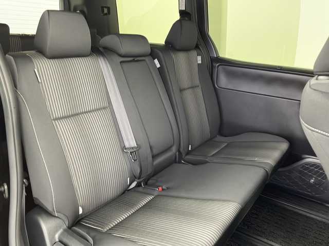 トヨタ ヴォクシー ZS 煌Ⅱ 鹿児島県 2020(令2)年 4.6万km ブラック 純正10インチSDナビ/（Bluetooth/フルセグTV/FM/AM/CD/DVD）/純正フリップダウンモニター/バックカメラ/両側パワースライドドア/社外前後ドライブレコーダー/ビルトインETC/オートライト/オートマチックハイビーム/LEDヘッドライト/前後コーナーセンサー/純正フロアマット/ドアバイザー/クルーズコントロール/スマートキー/プッシュスタート