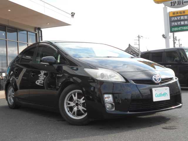 トヨタ プリウス S 栃木県 2011(平23)年 13.8万km ブラック ソーラーパネル付ムーンルーフ/ソーラーベンチレーションシステム/社外ディスプレイオーディオ(FH-9400DVS)/        (Bluetooth/DVD・CD再生/USB)/バックカメラ/デジタルインナーミラー/純正17インチアルミ+ノーマルタイヤ車内積込/　　　　　　　　　　　　( 215/45R17)/LEDヘッドライト/LEDフォグランプ/オートライト/ビルトインETC/プッシュスタート/スマートキー/ステアリングスイッチ/ALLオートパワーウインド/フロアマット/ドアバイザー/サイドカーテンエアバッグ/Wエアバッグ/ABS/新車保証書/取扱説明書