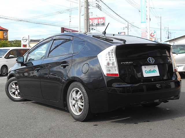 トヨタ プリウス S 栃木県 2011(平23)年 13.8万km ブラック ソーラーパネル付ムーンルーフ/ソーラーベンチレーションシステム/社外ディスプレイオーディオ(FH-9400DVS)/        (Bluetooth/DVD・CD再生/USB)/バックカメラ/デジタルインナーミラー/純正17インチアルミ+ノーマルタイヤ車内積込/　　　　　　　　　　　　( 215/45R17)/LEDヘッドライト/LEDフォグランプ/オートライト/ビルトインETC/プッシュスタート/スマートキー/ステアリングスイッチ/ALLオートパワーウインド/フロアマット/ドアバイザー/サイドカーテンエアバッグ/Wエアバッグ/ABS/新車保証書/取扱説明書