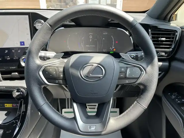 レクサス ＮＸ 350h Fスポーツ 宮崎県 2023(令5)年 1.7万km グラファイトブラックガラスフレーク ワンオーナー/BSM/HUD/純正14インチナビ/フルセグTV Bluetooth/全周囲カメラ/レーダークルーズコントロール/パドルシフト/衝突軽減ブレーキ/レザーシート/両前席パワーシート/パワーバックドア/ビルトインETC/純正20インチアルミホイール/フォグランプ
