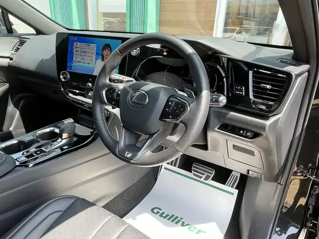 レクサス ＮＸ 350h Fスポーツ 宮崎県 2023(令5)年 1.7万km グラファイトブラックガラスフレーク ワンオーナー/BSM/HUD/純正14インチナビ/フルセグTV Bluetooth/全周囲カメラ/レーダークルーズコントロール/パドルシフト/衝突軽減ブレーキ/レザーシート/両前席パワーシート/パワーバックドア/ビルトインETC/純正20インチアルミホイール/フォグランプ